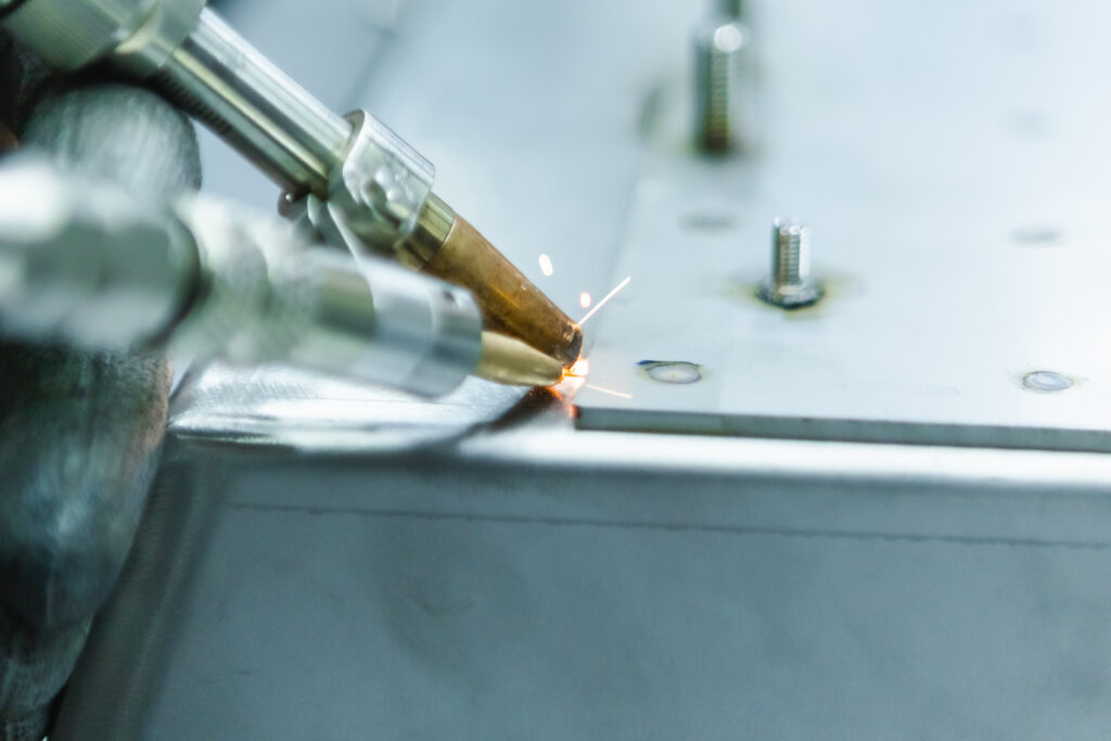 solda-laser-grampel-industrial-juncao-chapas-precisao